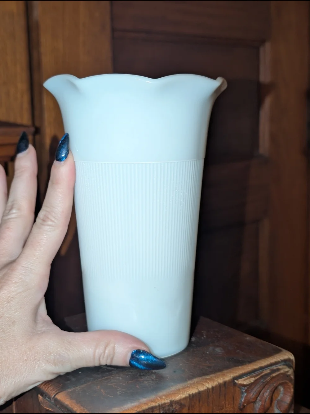 Vintage Hazel Atlas Milk Glass Vase Ribbed Pattern Ruffled Edge Euc